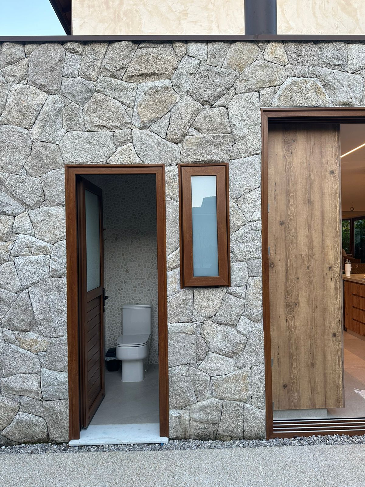 Detalhe de Curadoria Técnica de Pedras Naturais
